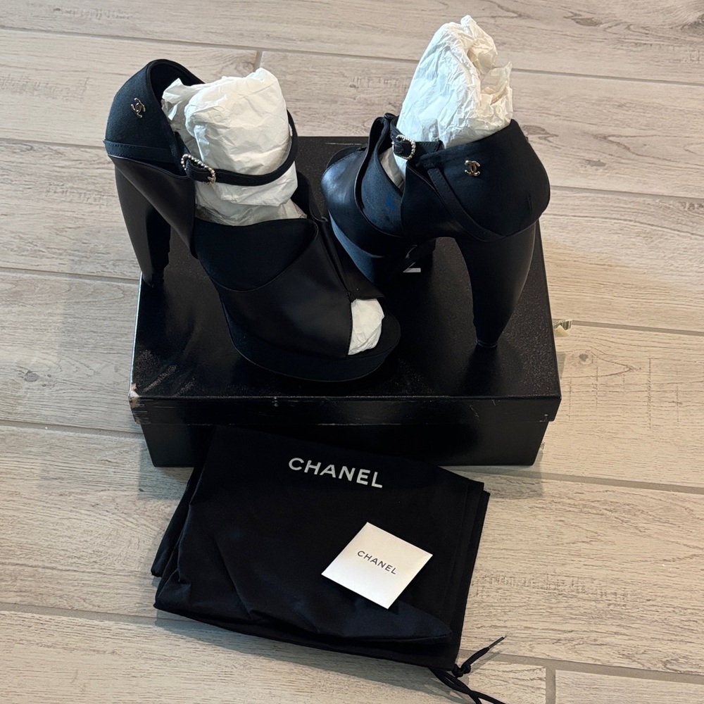 Vintage CHANEL Black Women's Heels  ankle Strap Swarovski crystal  Details 39.5